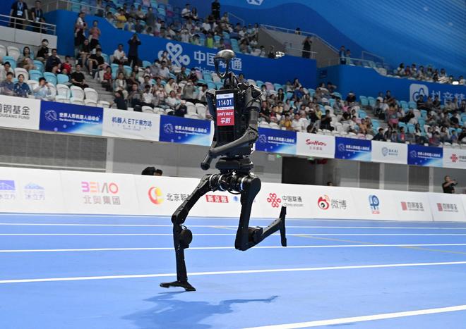 王兴兴：用遥控追求极致速度；蔡浩宇AI游戏上架2719元｜极客早知道不朽情缘电子游戏Sam Altman：AI存在泡沫；宇树机器人夺金(图8)